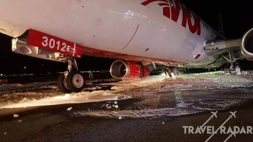 avior-airlines-737-landing-gear-collapse-at-bogota
