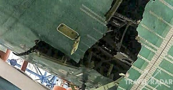 777x-fuselage-rips-apart-during-testing