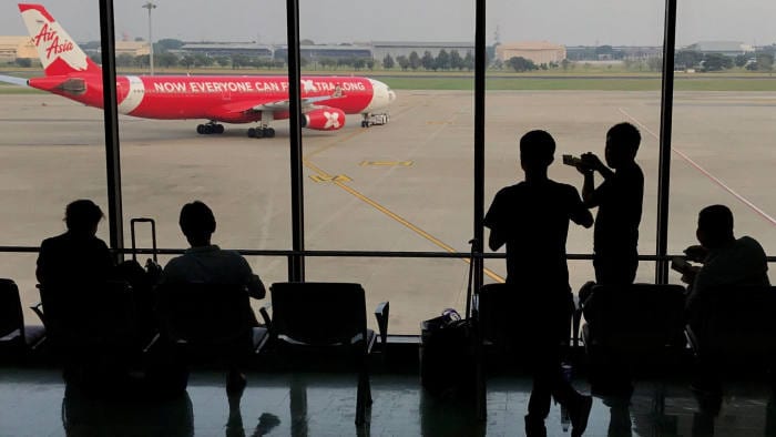 airasia-ceo-and-chairman-step-back