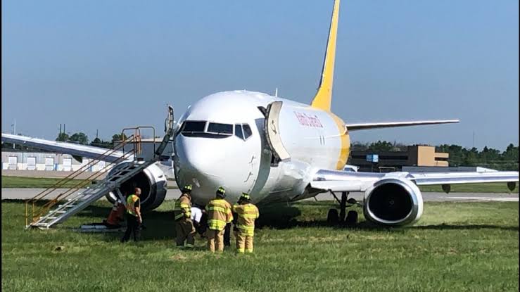 Kalitta Freighter Boeing 737-400 Veers Off Runway in Rochester, New York