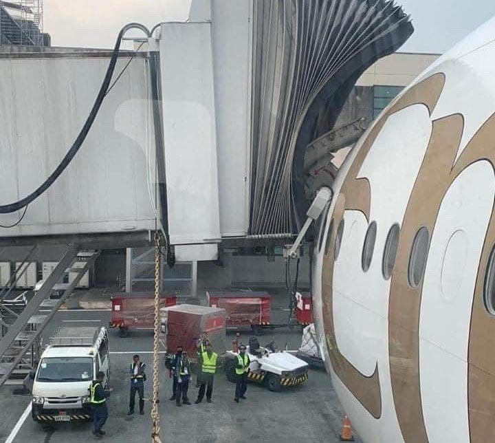 boeing-777-damaged-by-air-bridge-in-manilla,-philippines