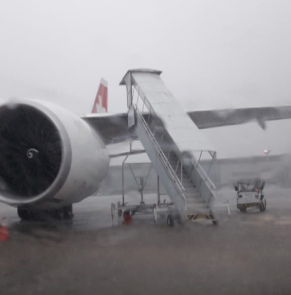 swiss-boeing-777-damaged-by-airstairs…
