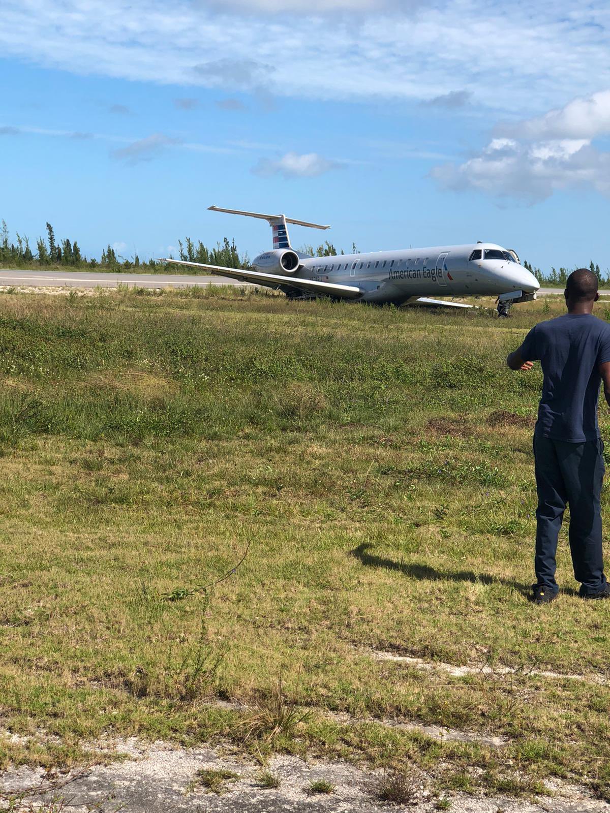 BREAKING: American Eagle ERJ145 Overshoots Runway