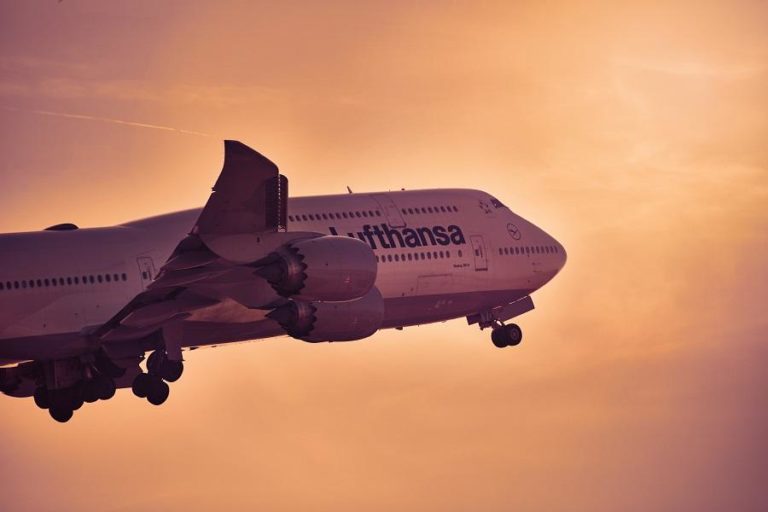 INCIDENT: Lufthansa 747 Diverts Due To Toilet Issues!