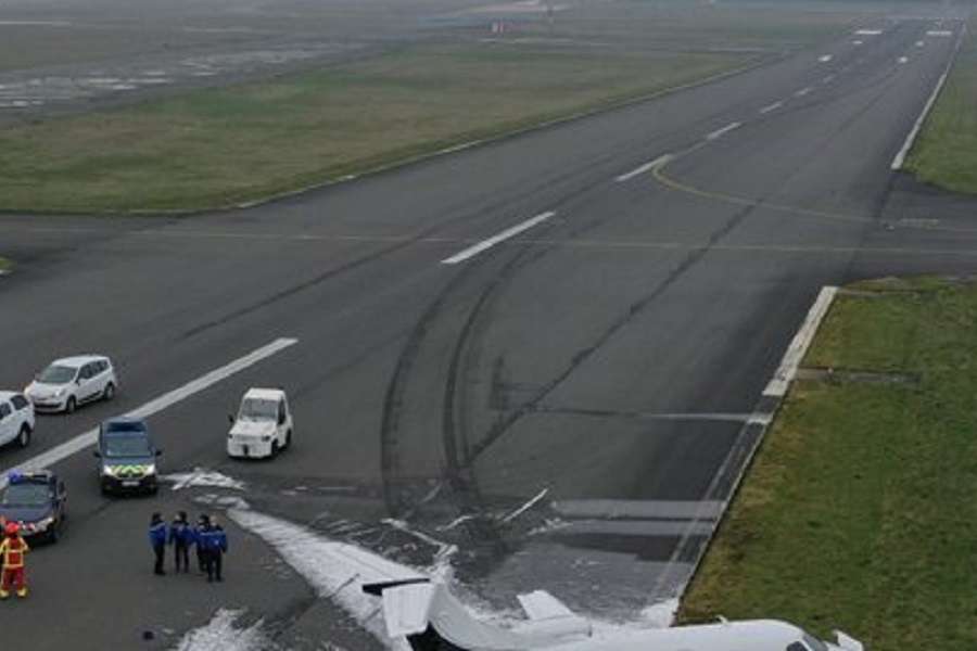 ACCIDENT – Luxwing Phenom Runway Excursion In Paris