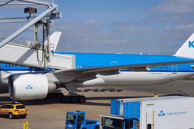 KLM Boeing 777 Crashes Into Jet Bridge During Pushback!
