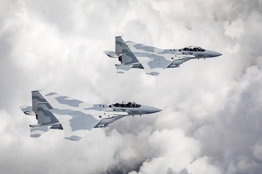 Two Pilots Ejected From A New Boeing F-15 Fighter Jet!