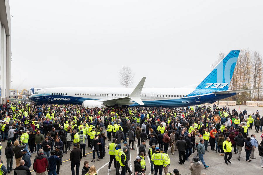Boeing 737 MAX-10 Makes Its Maiden Flight!