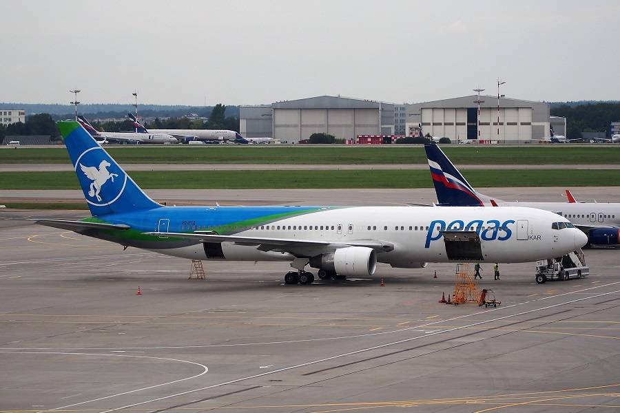 Which Russian Airlines Returned Aircraft To Lessors?