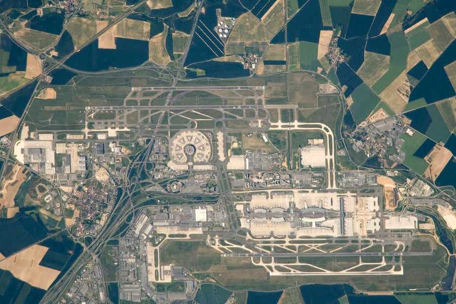 INCIDENT: EasyJet Tells United To Go Around In Paris!