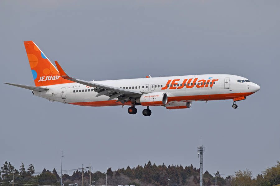 INCIDENT: JEJU 737 Crew “Gets Told On” By Cockpit Spy!