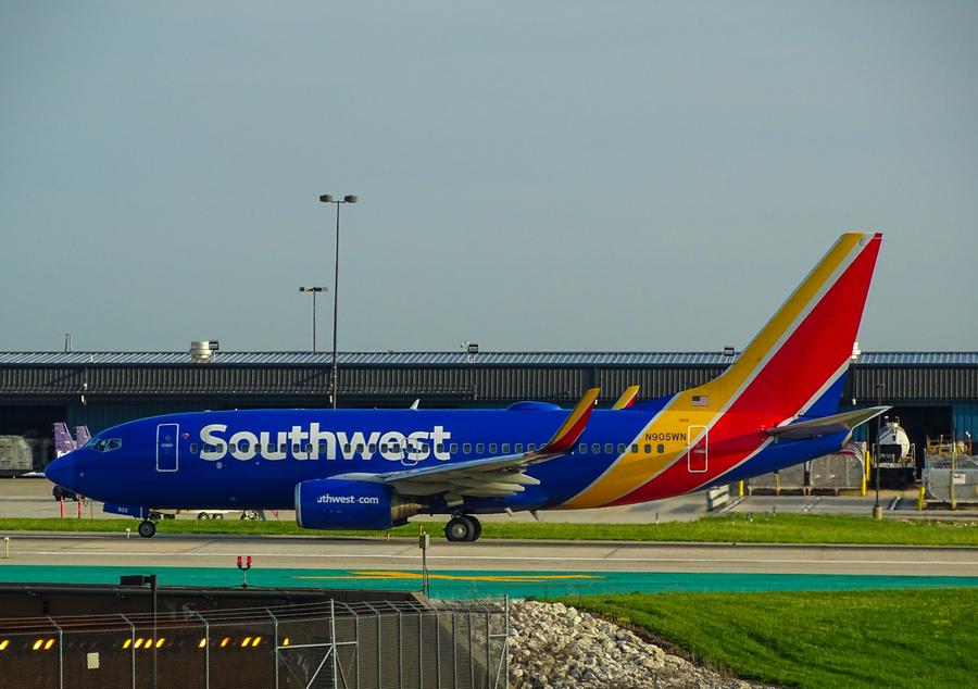 Southwest, FedEx VERY Close Call In Austin!