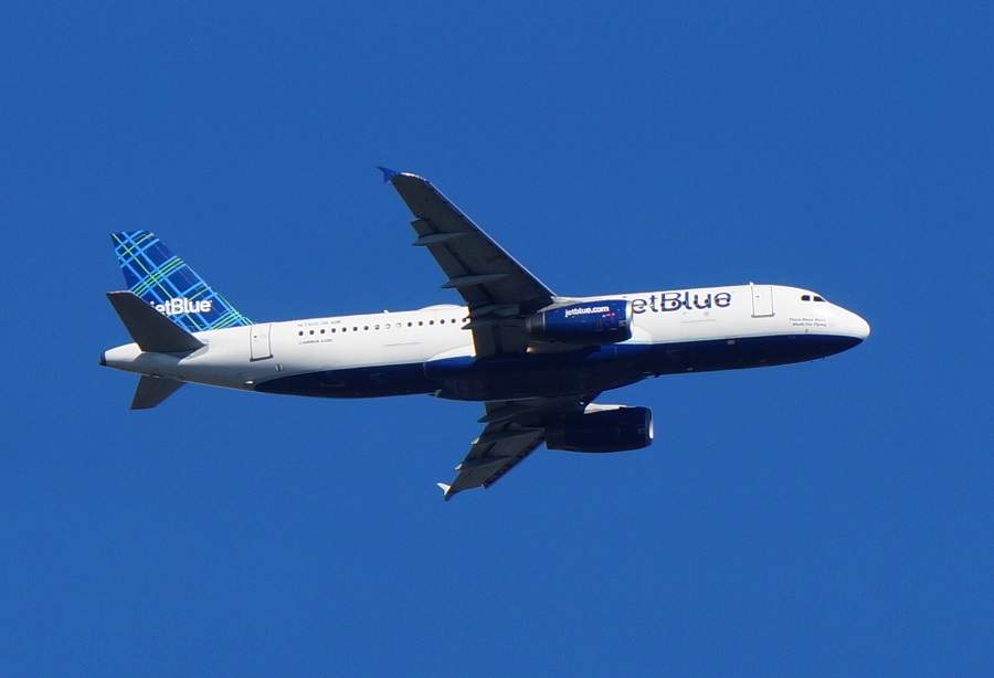 ACCIDENT: JetBlue Tail Strike, Possible Traffic Issue?
