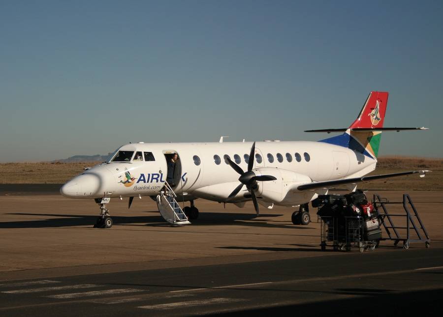 ACCIDENT: Propeller Penetrates Cabin After Bird Strike!