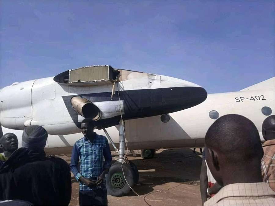 ACCIDENT: Antonov An-26 Loses Wing During Landing!