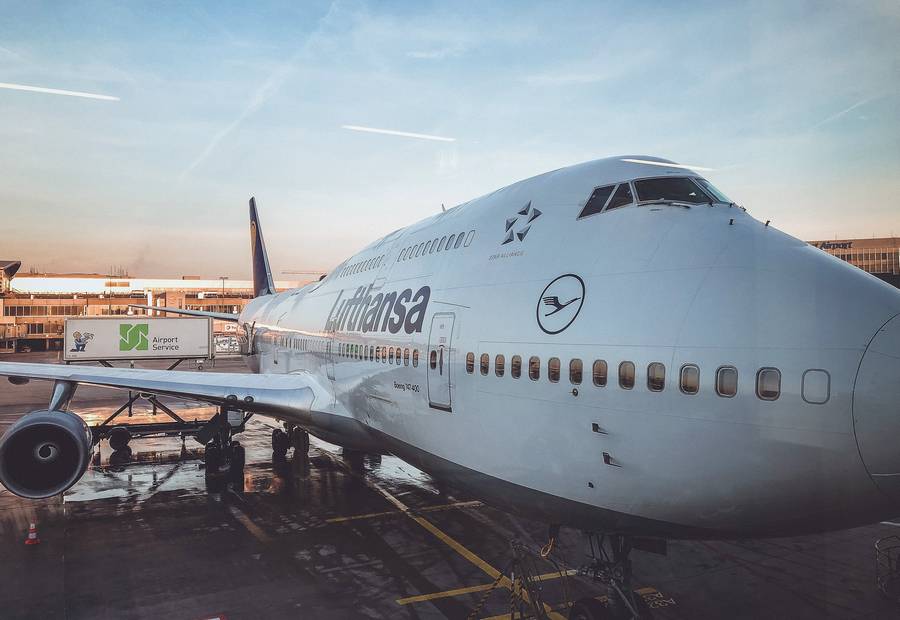 INCIDENT: Lufthansa 747 Diversion and Mystery Vibration!