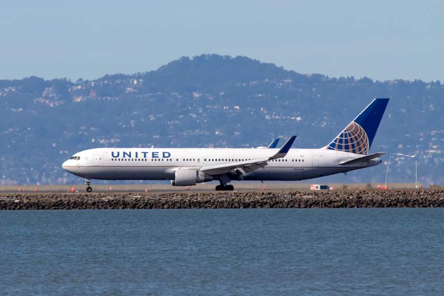INCIDENT: United 767 Engine Failure Over The Atlantic!