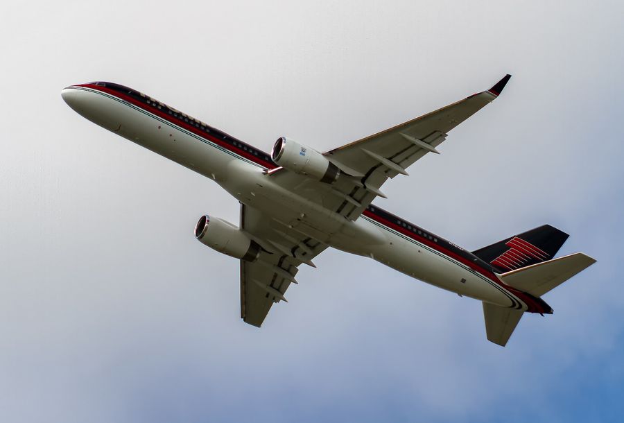 Engine Failure On Aircraft Carrying Donald Trump!