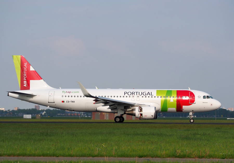 INCIDENT: A320 Makes Very Low, Very Slow Go-Around!