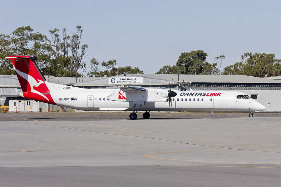 INCIDENT: Q400 Crew Forgets To Retract Landing Gear?