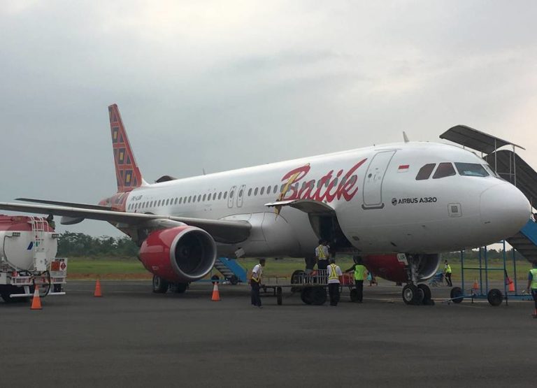 INCIDENT: Collapsed Runway “Traps” Taxiing Aircraft!