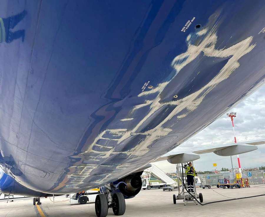 ACCIDENT: Hard Landing And Tailstrike For Blue Air 737