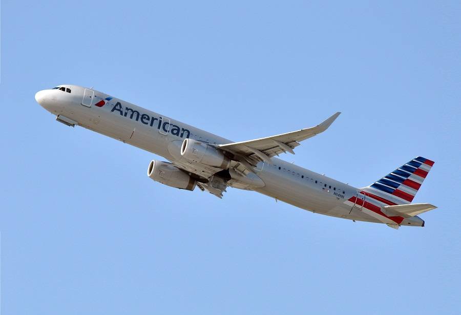 American Airlines A321 Wingtip Hits Runway Sign