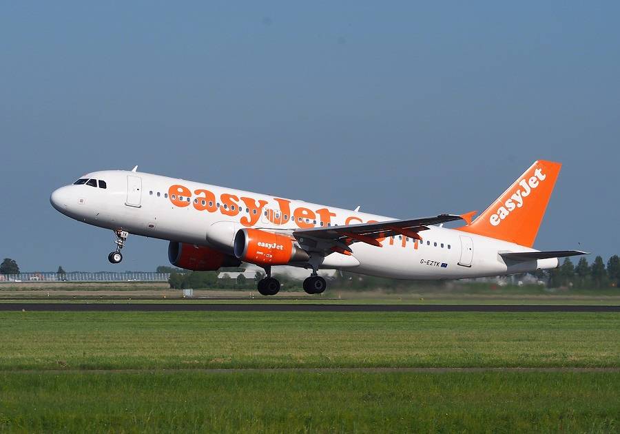 INCIDENT: A320 Captain Goes To Toilet And Stays There