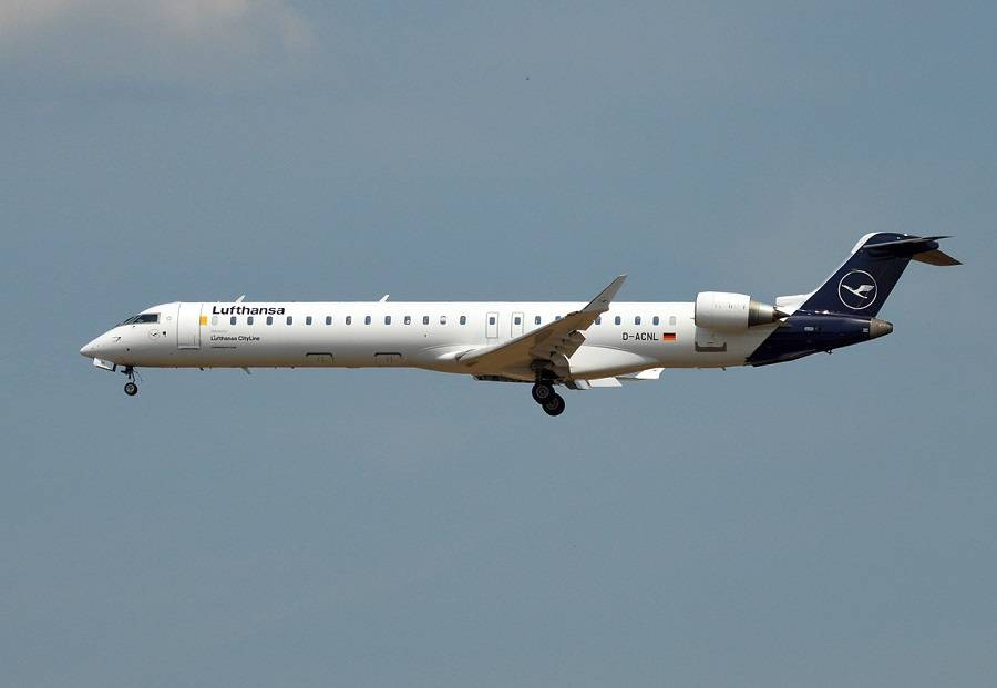 INCIDENT: Lufthansa CRJ-900 Spoilers Spoil Flight