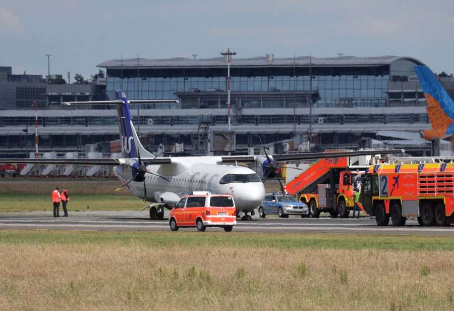 INCIDENT: ATR 72 Nosegear Rotated 90 Degrees