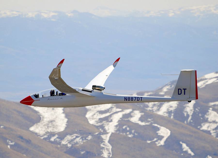Airbus To Test Hydrogen Contrails With… Glider!