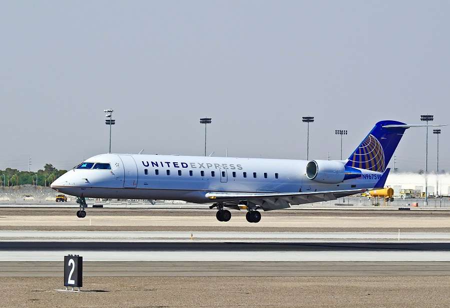 INCIDENT: CRJ-200 Hits Birds But Stays In Service!