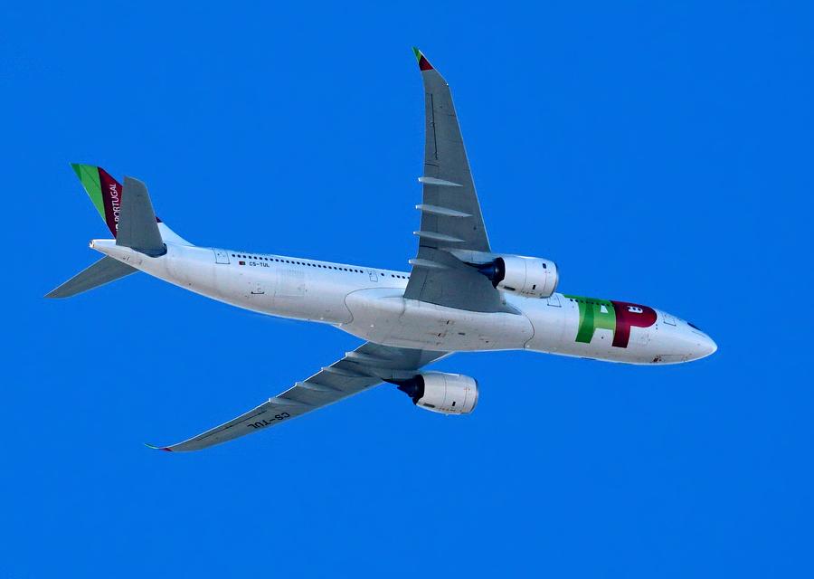 INCIDENT: A330neo Take-Off Blows Dust At Runway End!