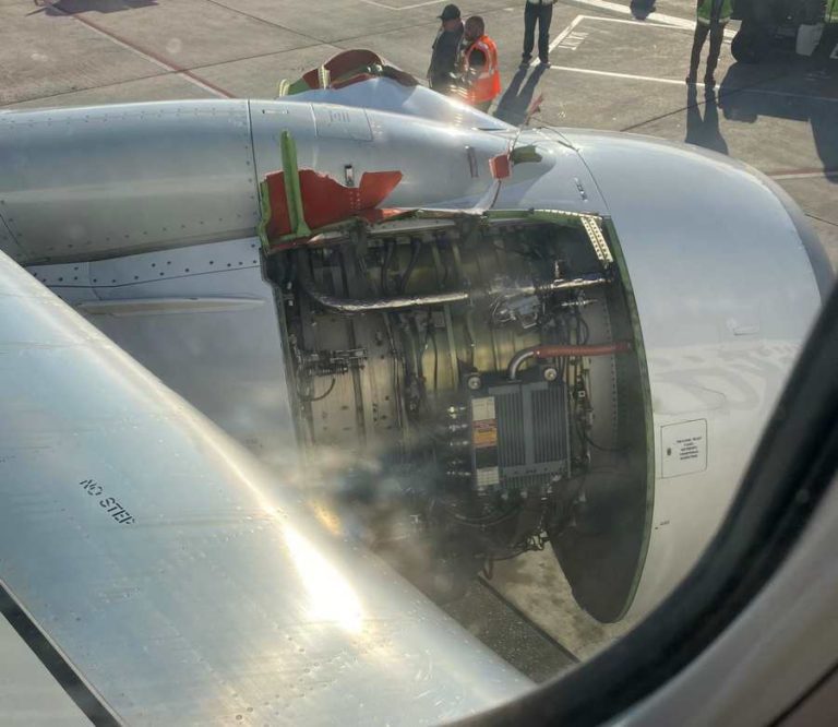 INCIDENT: Alaska 737 Loses Cowling Doors!