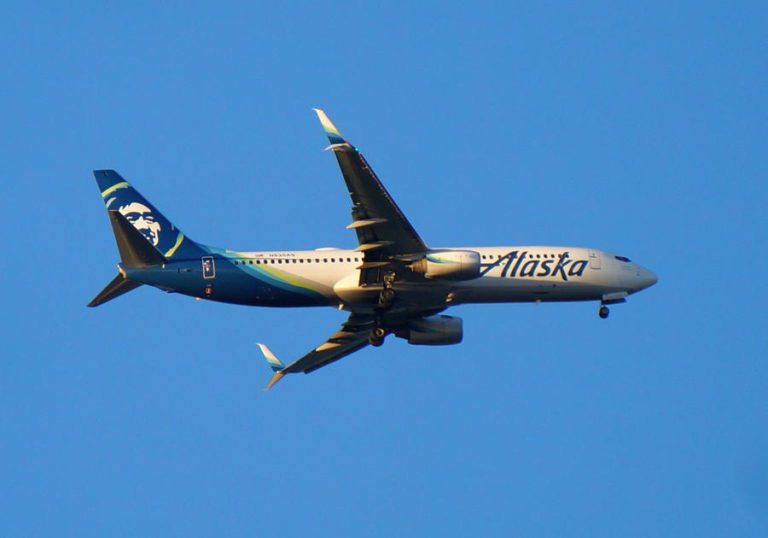 ACCIDENT: Alaska 737 Cabin Crew Incapacitated