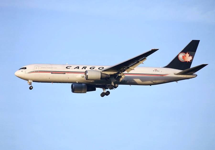 INCIDENT: Boeing 767 Swerves To Avoid Glider!