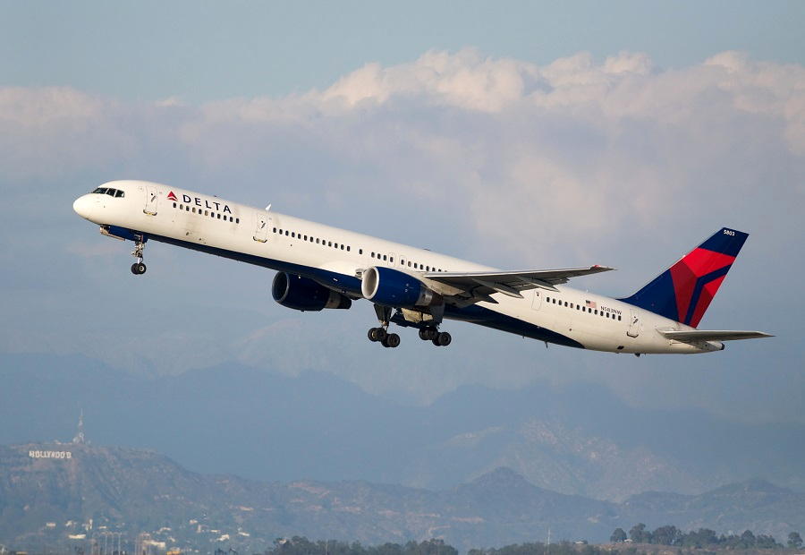 Delta 757 Blows Tire, Then Can’t Lower Gear!