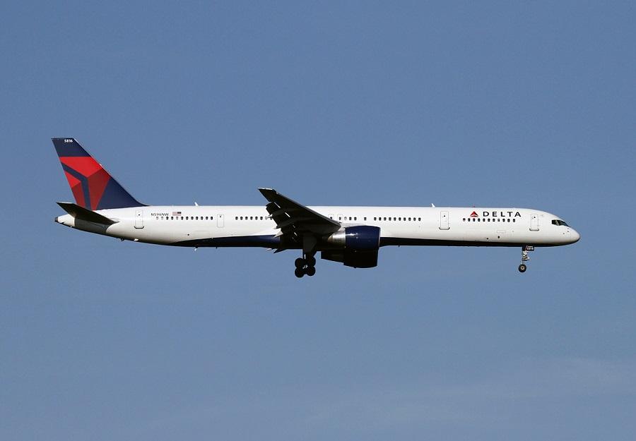 Delta 757 Blows Tire, Then Can’t Lower Gear!