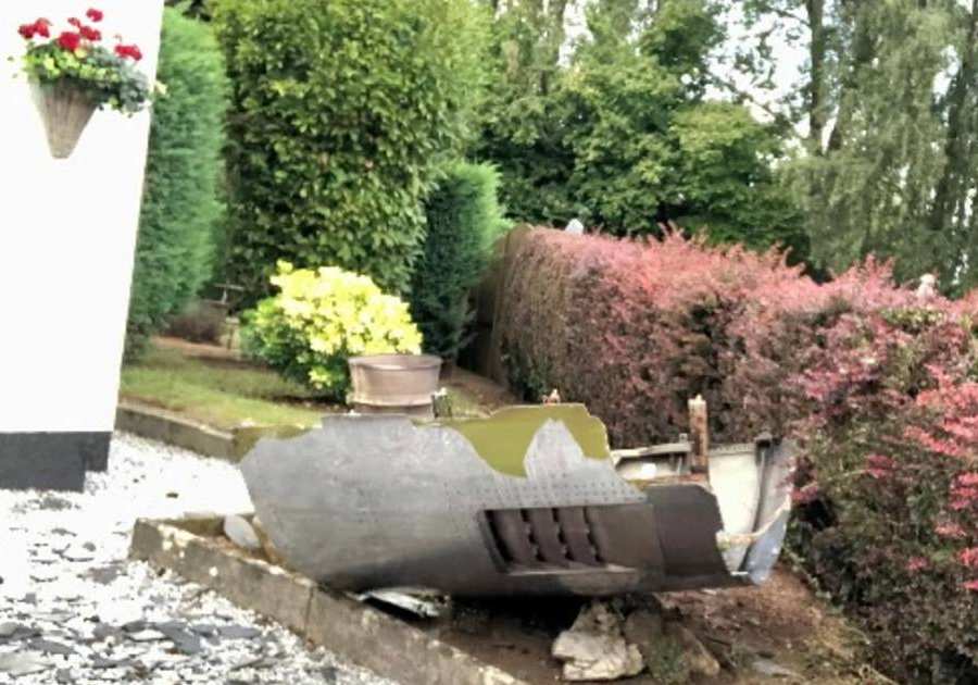 INCIDENT: 747 Drops Engine (?) Part In Belgium!