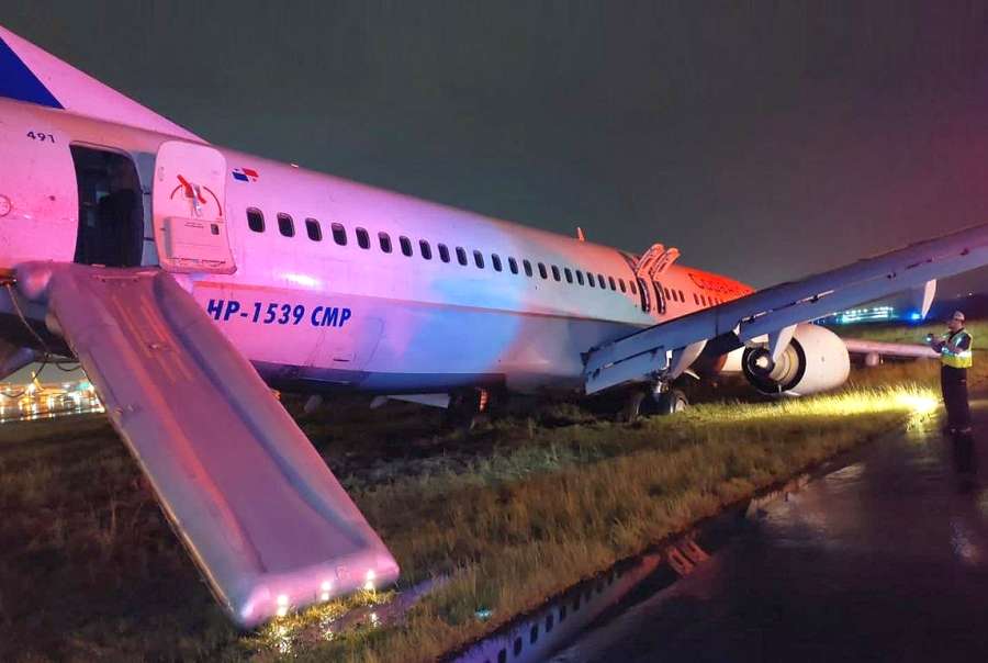 INCIDENT: Copa 737 Runway Excursion