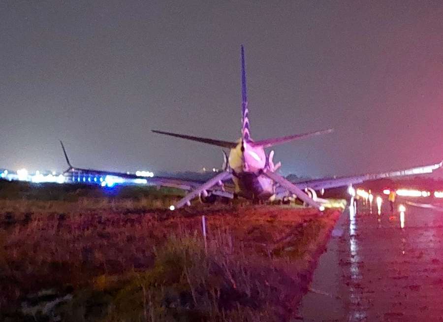 INCIDENT: Copa 737 Runway Excursion
