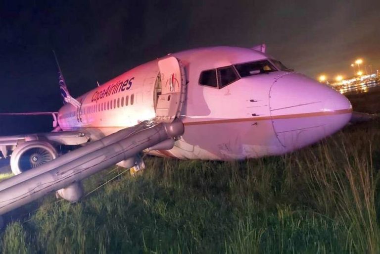 INCIDENT: Copa 737 Runway Excursion