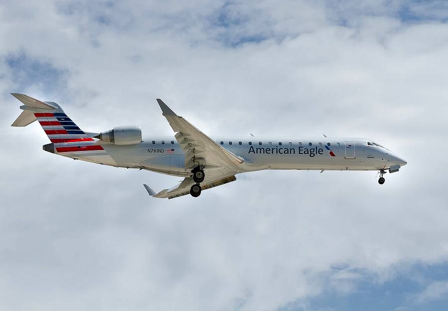 American Eagle TCAS RA Maneuver Injures 2 Crew
