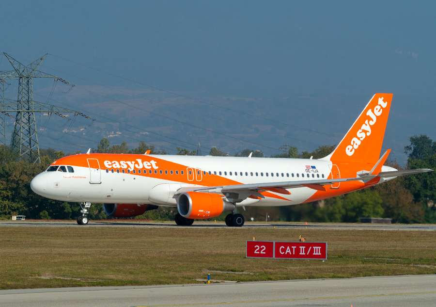 INCIDENT: Lightning Strike Causes A320 Diversion