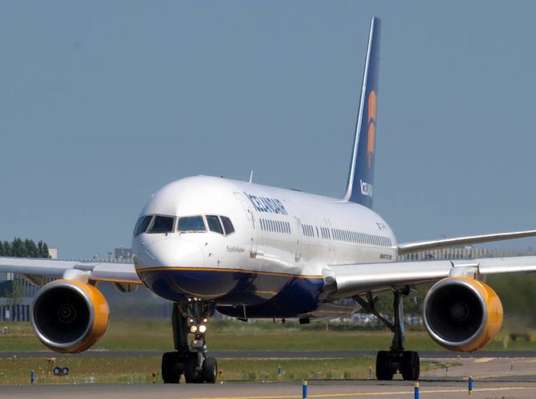 Two Icelandair Aircraft Almost Collide On Runway!
