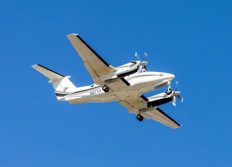 Pilot Threatens To Crash Plane Into Walmart!