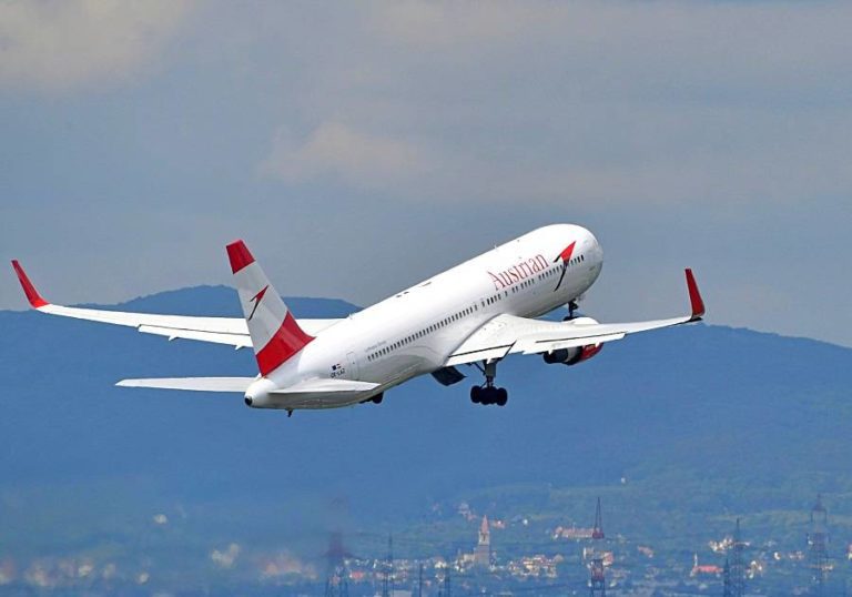 INCIDENT: Austrian Airlines Pilot Incapacitated
