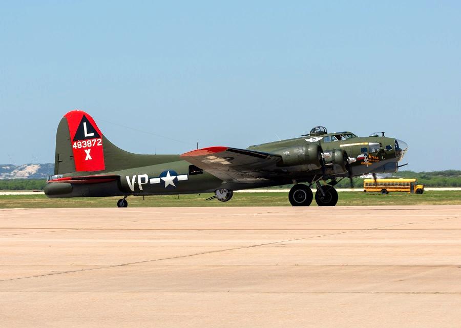 CRASH - Mid-Air Collision Of Warbirds Over Dallas