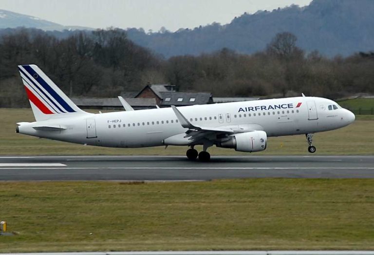 ACCIDENT: E-Cigarette Catches FIRE In Flight!