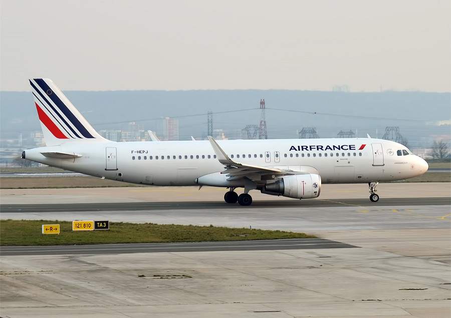 ACCIDENT: E-Cigarette Catches FIRE In Flight!